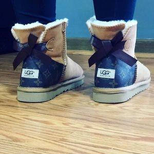 LV short brown suede UGGs